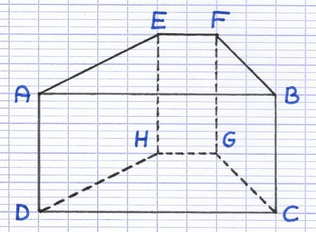 Un solide polyèdre a des faces qui sont des polygones Un solide polyèdre a des faces qui sont des polygones