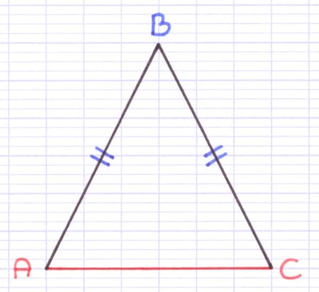 Base du triangle isocèle opposé au sommet principal